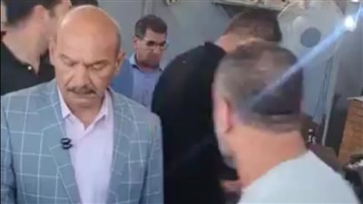 بعد واقعة محافظ القليوبية.. محافظ السويس يفاجئ المواطنين: أنا اللي عازمكم 