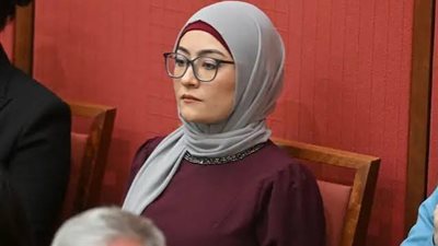 طفلتها بين ذراعيها.. سيناتورة أسترالية توجه رسالة إلى الأمهات من البرلمان