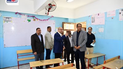محافظ الفيوم يتفقد عددًا من المدارس بقرية فانوس للوقوف على جاهزيتها