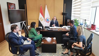 الصحة تبحث مع «داتافلو» توسيع التعاون في التحقق من تراخيص مزاولة المهنة