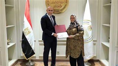 مديرة مدرسة الشهيد أحمد سمير بكفر الجزار: تكريمى من وزير التعليم رد اعتبار 