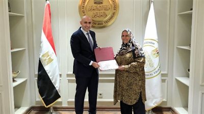 مديرة مدرسة الشهيد بكفر الجزار: «لو بصينا للمرتبات مش هنشتغل وأنا بعشق مهنتي»