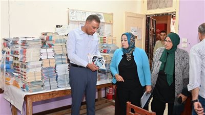 محافظ جنوب سيناء يتفقد مدارس شرم الشيخ ويطمئن على وصول الكتب الدراسية 
