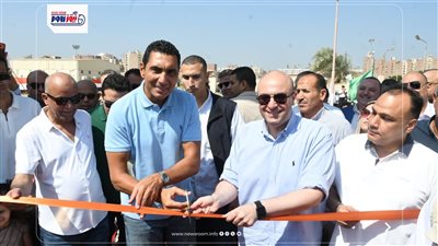 وزير الشباب والرياضة ومحافظ الفيوم يفتتحان مجمع حمامات السباحة بنادي قارون