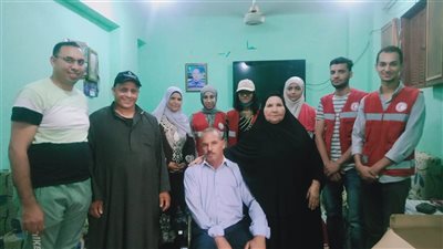 الهلال الأحمر المصري بالمنوفية يستجيب لمناشدة موظف من ذوي الهمم ويسلمه كرسيًا 