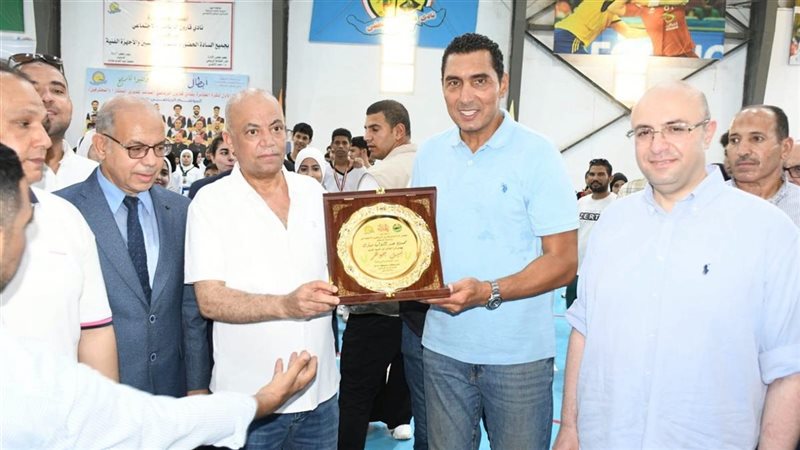 وزير الشباب والرياضة