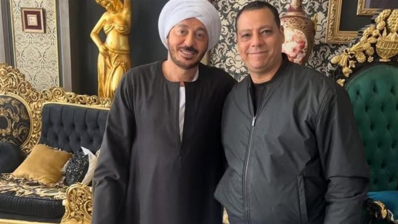 مصطقى شعبان ومدير