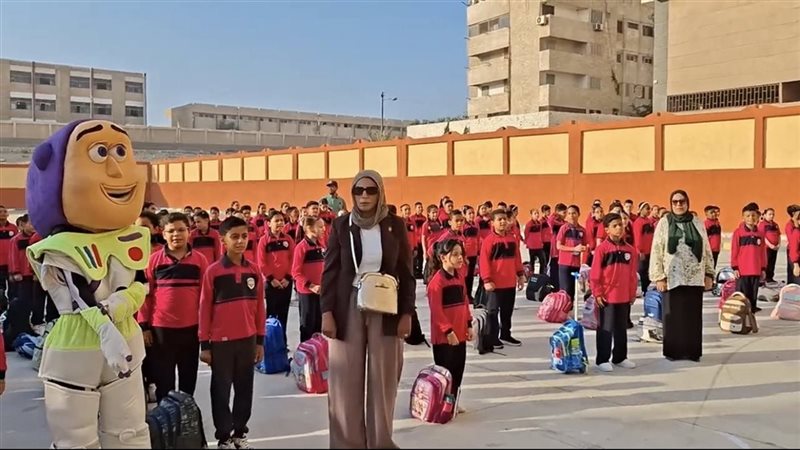 بالهدايا والألعاب..