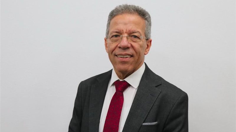 الدكتور أسامة عبد