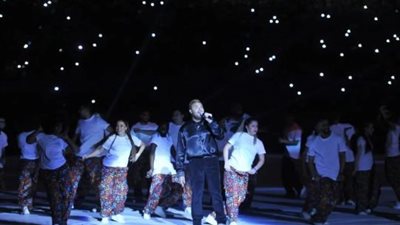 رامى صبرى يشعل أجواء استاد القاهرة في افتتاح أمم أفريقيا للشباب