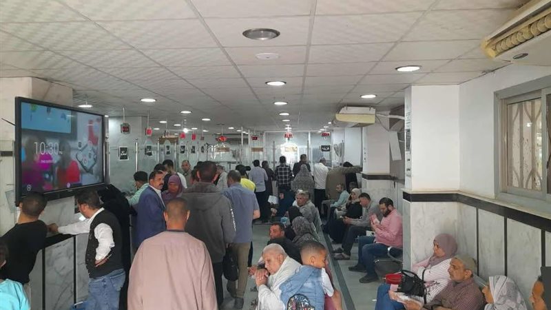 مواطنون داخل المراكز