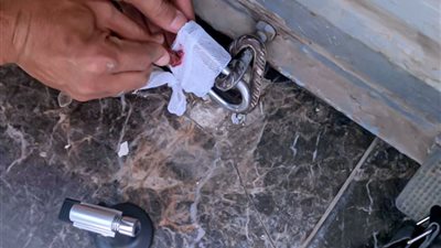 عرض محتوى خادش.. محافظ سوهاج يوجه بغلق محل ملابس حريمي- صور 