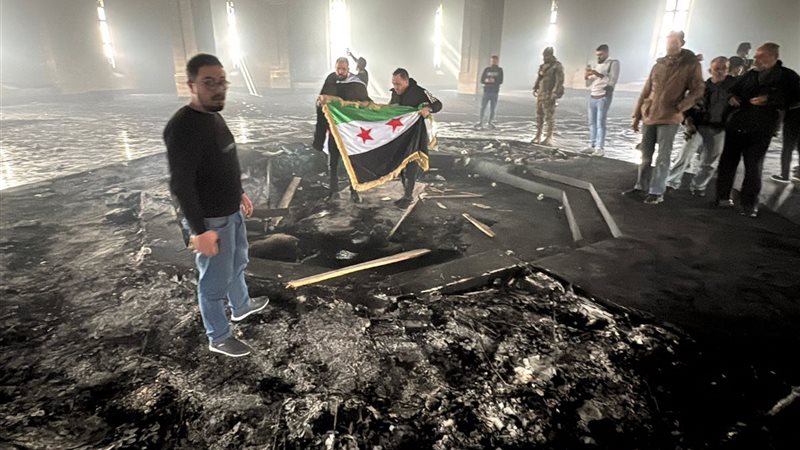 حرق ضريح حافظ الأسد