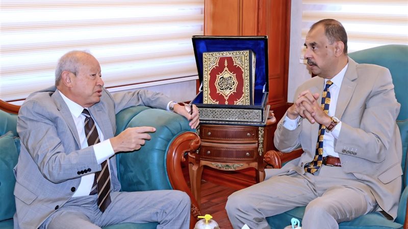 محافظ سوهاج يستقبل