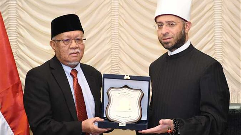 وزير الأوقاف يستقبل
