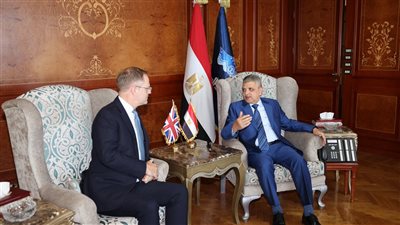 الفريق أسامة ربيع يبحث سبل التعاون المشترك مع السفير البريطاني بالإسماعيلية