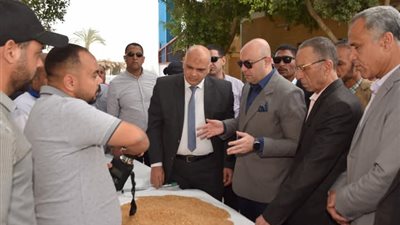 غنيم يتابع ميدانيا انتظام وسير العمل في منظومة توريد الأقماح المحلية ببنى سويف