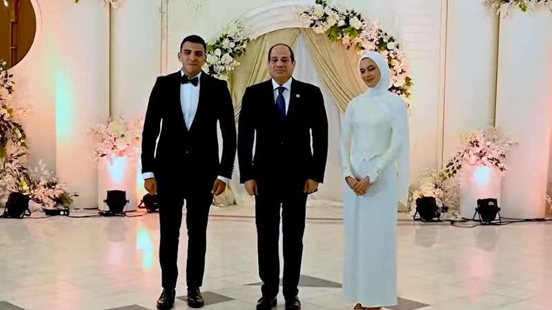 الرئيس السيسي وأبنه