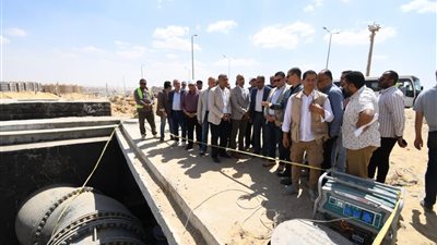  وزير الإسكان يتفقد محاور وطرق مدينة الشروق ويختتم جولته 