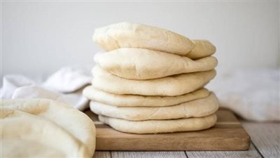 هل تخزين الخبز يسبب السرطان؟..استشاري مناعة تكشف مفاجآة