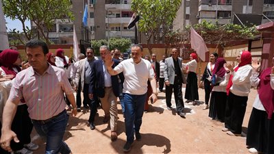 محافظ أسيوط يشهد حفل تخريج طالبات مدرسة الأمل للصم ويؤكد دعمه لذوي الهمم 