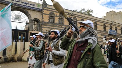 فادي عاكوم: أمريكا وإسرائيل ستقصف الحوثيين في اليمن ردًا على صاروخ تل أبيب