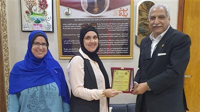 مدير تعليم القليوبية يكرم النماذج المتميزة بمسابقه 100 معلم متمكن مبدع