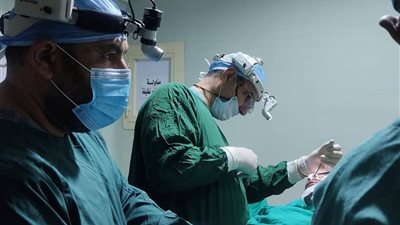 لأول مرة.. جراحة دقيقة لاستئصال حميات الجيوب الأنفية لمريض بمستشفى الزاوية 
