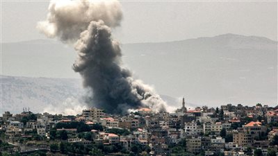 قصف إسرائيلي يستهدف منطقة الزبداني شمال غرب دمشق على الحدود السورية اللبنانية 