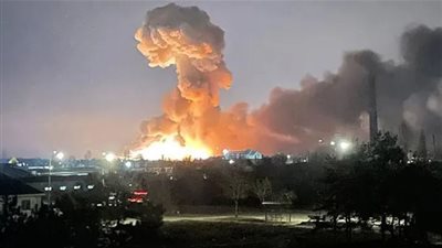 اندلاع حريق في سولوميانسكي بكييف جراء سقوط حطام صاروخ باليستي  