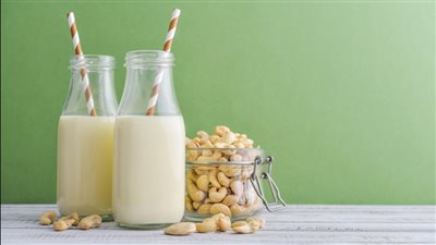 حليب الكاجو .. البديل النباتي المثالي لصحة أفضل للجميع 