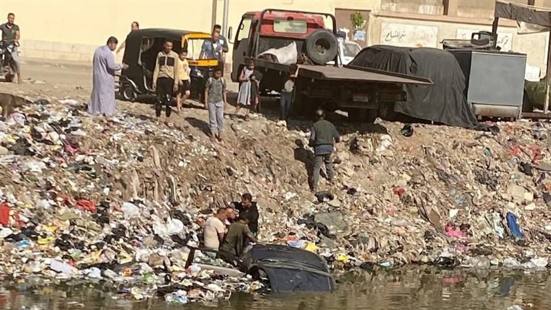 سقوط سيارة في ترعة