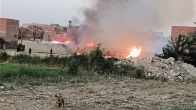 إصابة 13 شخصا.. السيطرة على حريق نشب بعدد من المنازل بالصف 