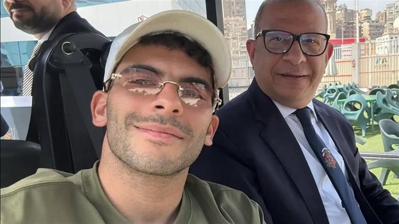 أحمد مصطفى زيزو برفقة