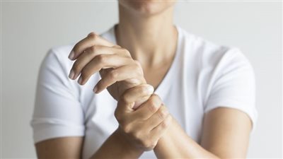5 إشارات صامتة يطلقها جسمك عند نقص الكالسيوم.. تعرف عليها