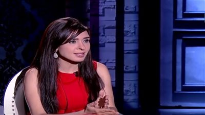 دينا: «هربت من البيت أول ما أشتغلت رقاصة.. وبابا خاصمني سنتين» (فيديو)