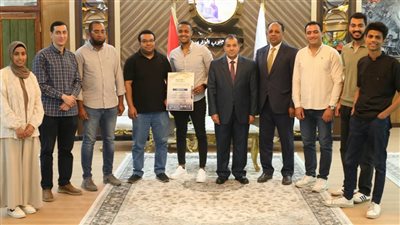 رئيس جامعة جنوب الوادي يترأس اجتماعًا لإطلاق تطبيق تعزيز الولاء المؤسسي 