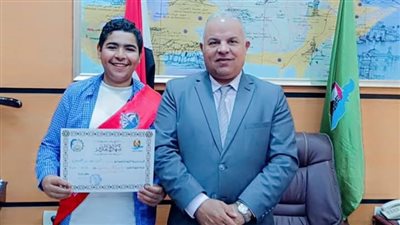  وكيل تعليم الفيوم يكرم المتميزين من الطلاب والمعلمين بالمدارس خلال جولاته 