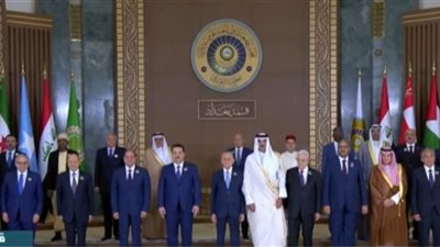الرئيس السيسي يشارك في صورة تذكارية مع القادة العرب بالقمة 34