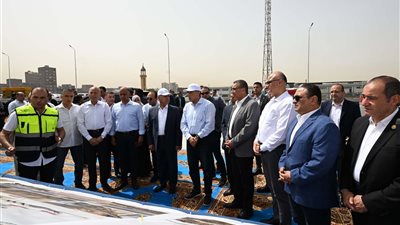 رئيس الوزراء يتفقد أعمال التطوير فى منطقة السيدة عائشة وطريق صلاح سالم