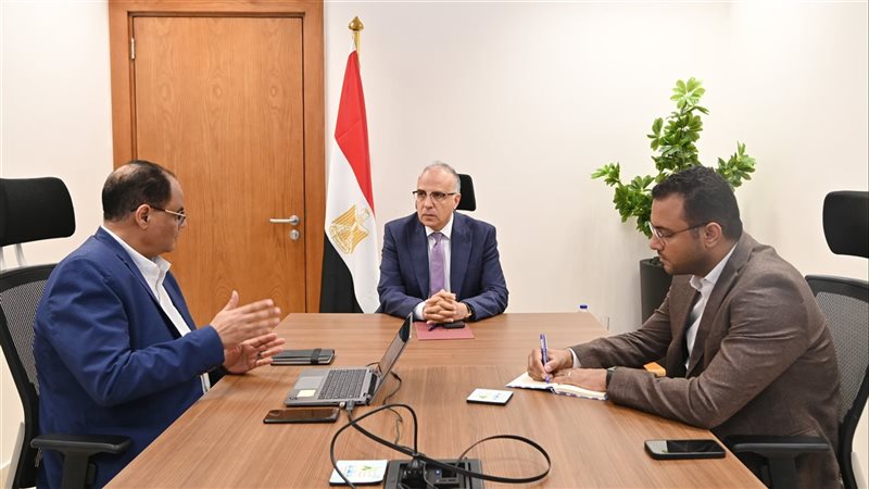 اجتماع وزير الري